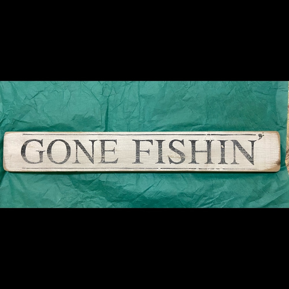 Wall decor ’Gone Fishin’ Wood Block Sign. Hanging hook on back.